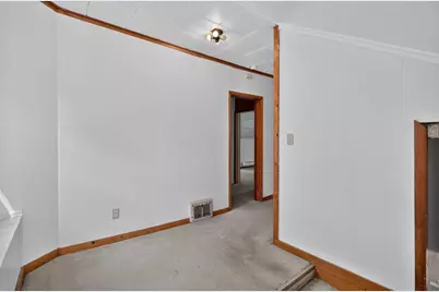 1129 W New York Avenue, Oshkosh, WI 54901 - Photo 11