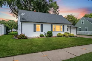446 Victoria St, Green Bay, WI 54302 - Photo 1