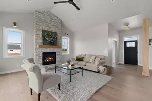 W5835 Delta Dr, Menasha, WI 54952 - Photo 5