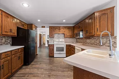 2821 Friendly Circle, Green Bay, WI 54313 - Photo 13