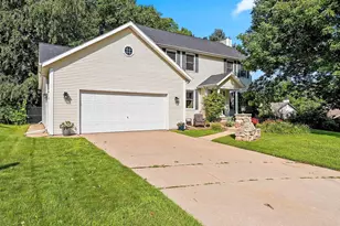 1015 Mount Blanc Ct, Green Bay, WI 54311 - Photo 3