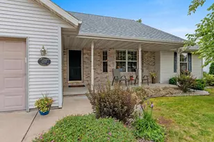 1717 Emerald Dr, Green Bay, WI 54311 - Photo 3