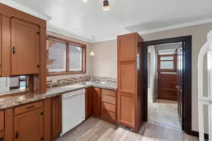 1203 N Gillett St, Appleton, WI 54914 - Photo 9