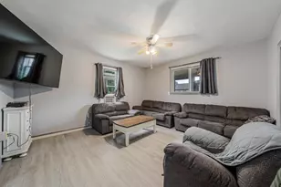 246 W 12th Ave, Oshkosh, WI 54902 - Photo 5