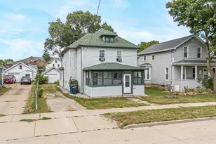 246 W 12th Ave, Oshkosh, WI 54902 - Photo 1