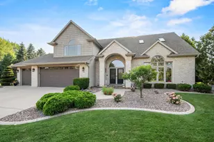 2920 Circle Oaks Ln, Green Bay, WI 54313 - Photo 3