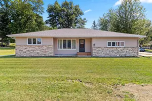 802 E Ridlington Ave, Shawano, WI 54166 - Photo 3