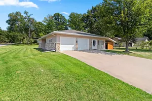 802 E Ridlington Ave, Shawano, WI 54166 - Photo 9
