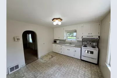 561 Mech Street, Green Bay, WI 54302 - Photo 7