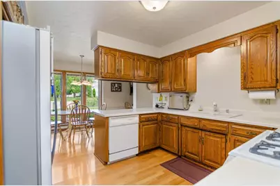 1421 Harbor Springs Circle, Green Bay, WI 54311 - Photo 21