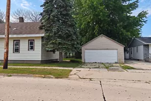 1018 Lowell St, Two Rivers, WI 54241 - Photo 13