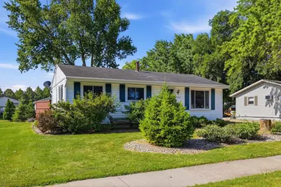 1213 W 11th Avenue, Oshkosh, WI 54902 - Photo 3