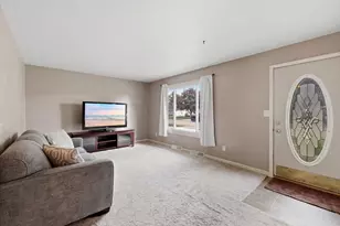 1213 W 11th Ave, Oshkosh, WI 54902 - Photo 7