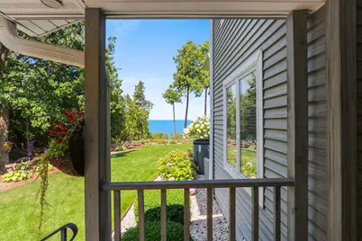 5299 Sunset Bluff Drive, Green Bay, WI 54311 - Photo 9
