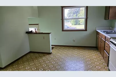 135 E Scott Street, Fond du Lac, WI 54935 - Photo 3