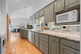576 St Marys St, De Pere, WI 54115 - Photo 7