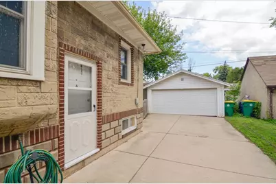 1066 Elmore Street, Green Bay, WI 54303 - Photo 3