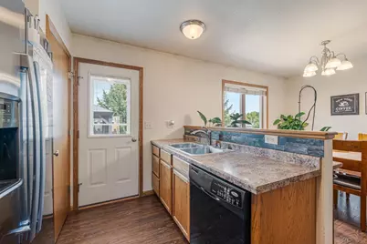 365 Lilac Street, Oshkosh, WI 54902 - Photo 11