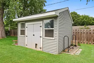 1248 April Ln, Green Bay, WI 54304 - Photo 11