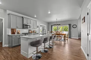 3635 Golden Hill Ct, Appleton, WI 54913 - Photo 5