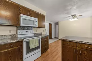 1212 E Harding Dr, Appleton, WI 54915 - Photo 11