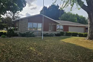 285 Oak St, Berlin, WI 54923 - Photo 1