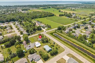W6576 Manitowoc Rd, Menasha, WI 54952 - Photo 9