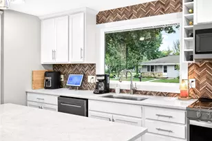 1645 E Roeland Ave, Appleton, WI 54915 - Photo 9