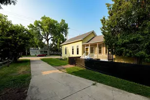 115 E Irving Ave, Oshkosh, WI 54901 - Photo 29