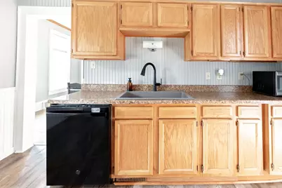 115 E Irving Avenue, Oshkosh, WI 54901 - Photo 9