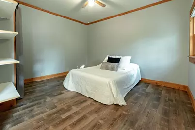 115 E Irving Avenue, Oshkosh, WI 54901 - Photo 11