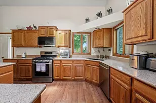 2875 Westmoor Rd, Oshkosh, WI 54904 - Photo 5