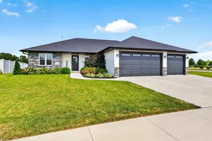 578 Pauls Pl, Oshkosh, WI 54904 - Photo 1