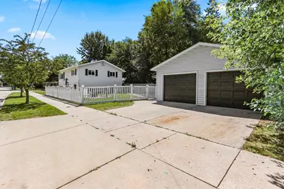 919 E Tennessee Avenue, Oshkosh, WI 54901 - Photo 37
