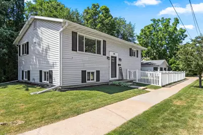 919 E Tennessee Avenue, Oshkosh, WI 54901 - Photo 1