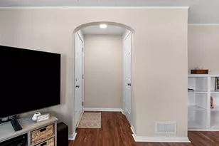 2116 Manitowoc Rd, Green Bay, WI 54302 - Photo 7