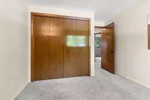 2424 Pinehurst Cir, Green Bay, WI 54302 - Photo 21
