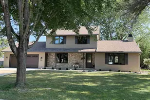 1241 Dover Ln, Green Bay, WI 54313 - Photo 1