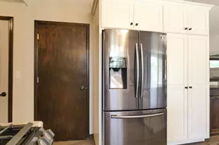 412 Dewey Decker Dr, Green Bay, WI 54313 - Photo 11