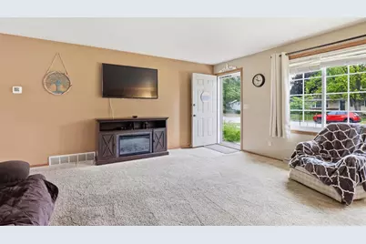 1786 Schaefer Circle, Appleton, WI 54915 - Photo 3