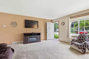 1786 Schaefer Cir, Appleton, WI 54915 - Photo 3