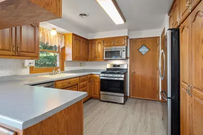 2461 Downy Street, Green Bay, WI 54303 - Photo 5