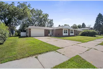 1235 E Murdock Avenue, Oshkosh, WI 54901 - Photo 3