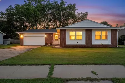 1235 E Murdock Avenue, Oshkosh, WI 54901 - Photo 1