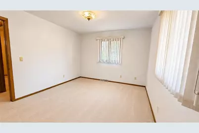 1600 Brentwood Drive, Oshkosh, WI 54904 - Photo 23