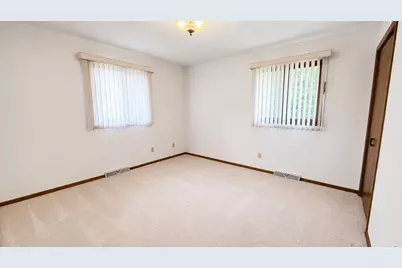 1600 Brentwood Drive, Oshkosh, WI 54904 - Photo 27