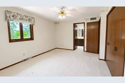 1600 Brentwood Drive, Oshkosh, WI 54904 - Photo 19