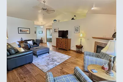 262 Wyldewood Drive, Oshkosh, WI 54904 - Photo 9