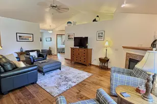 262 Wyldewood Dr, Oshkosh, WI 54904 - Photo 9