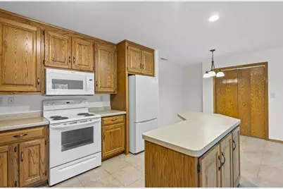 1600 Rustic Oaks Court #11, Green Bay, WI 54301 - Photo 9